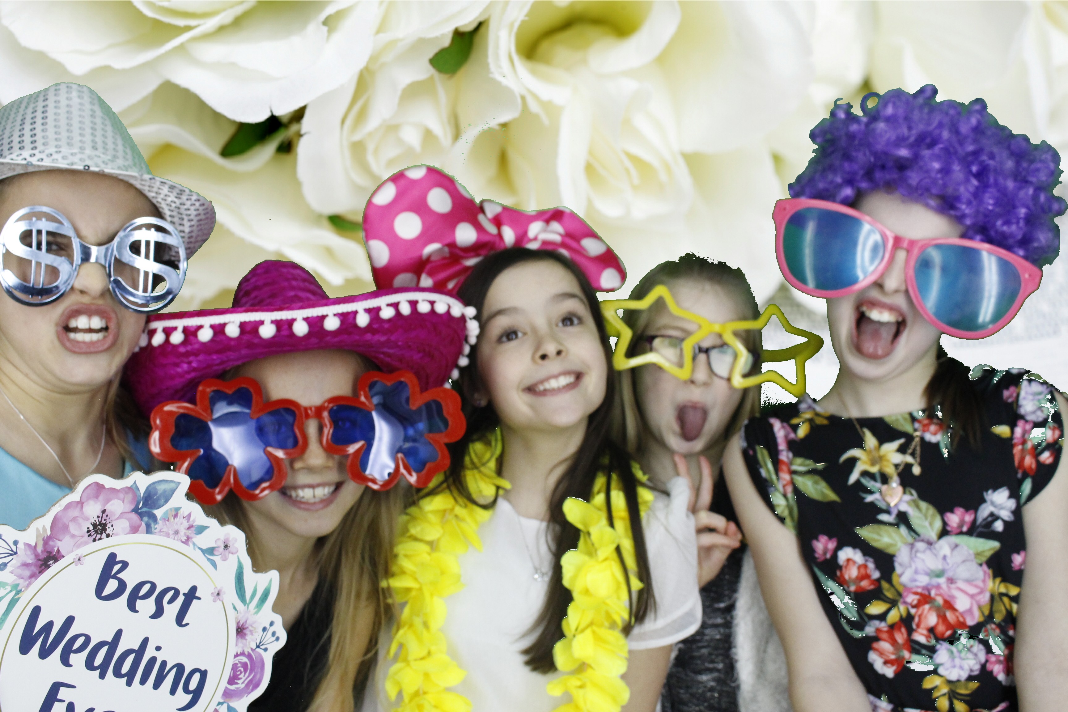 Mr & Mrs Mills | View more photos from the event at gallery.myphotoboothexperience.co.uk/u/MyPhotoBoothExperienceLtd/Mr-Mrs-Mills